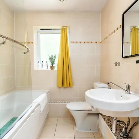 Two-storey Flat For Contractors And Families *