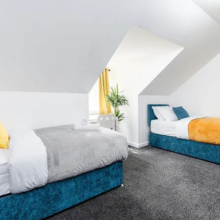 Two-storey Flat For Contractors And Families Sheffield