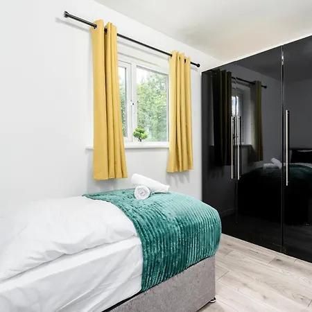 Two-storey Flat For Contractors And Families Sheffield