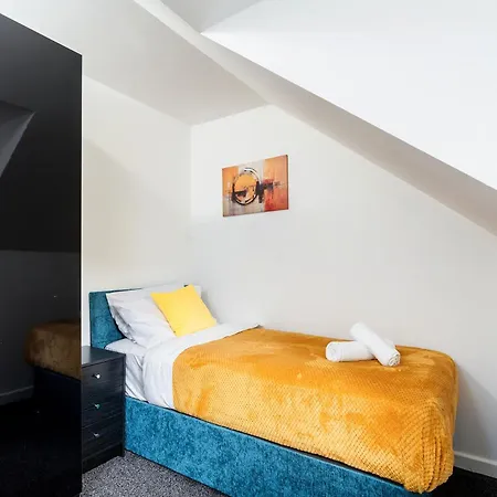 Two-storey Flat For Contractors And Families * Sheffield