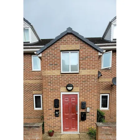 Two-storey Flat For Contractors And Families * Sheffield